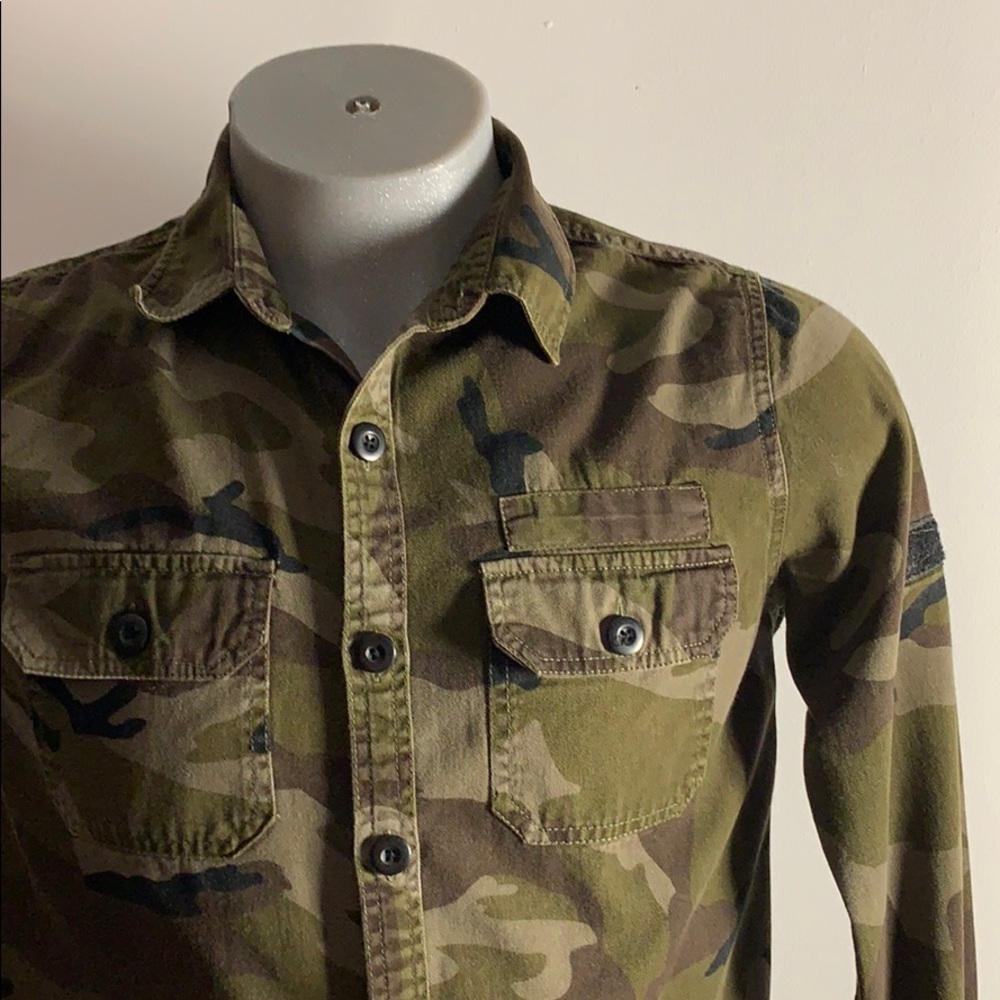 Camo Button Down from Amnesia Small